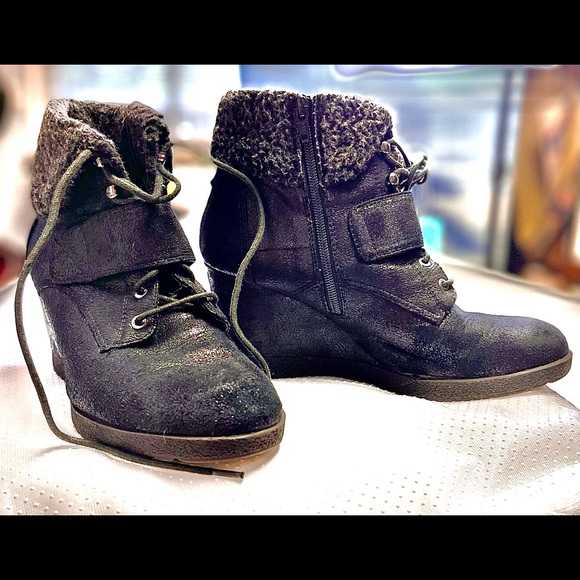 Simply Vera VERAWANG wedge black fur boots Sz 9😎 - Picture 2 of 9